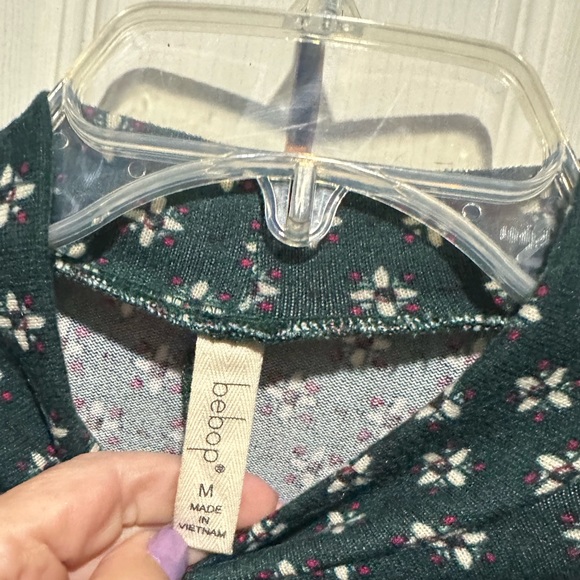 Bebop medium green dress with bell sleeves. High neck line - Picture 9 of 12